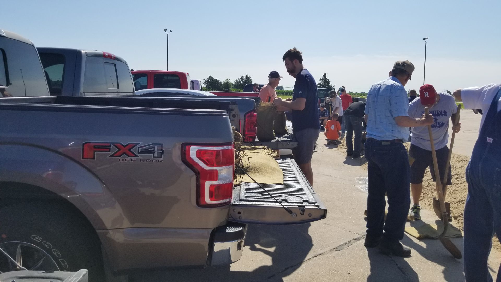 Volunteers fill sandbags in Wood River